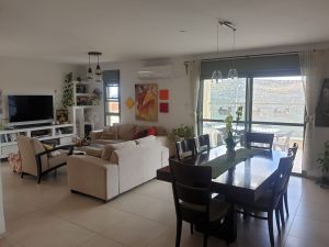 סיני - רשת מומחים לנדל״ן בכרמיאל והסביבה דירות למכירה פנטהאוז 6 חדרים 160 מ"ר מושקע ומסודר
